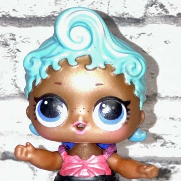 L.O.L. Surprise! PEARL Precious Lil Precious Dolls Swim Club Ring Bottle Glasses - Picture 3 of 8